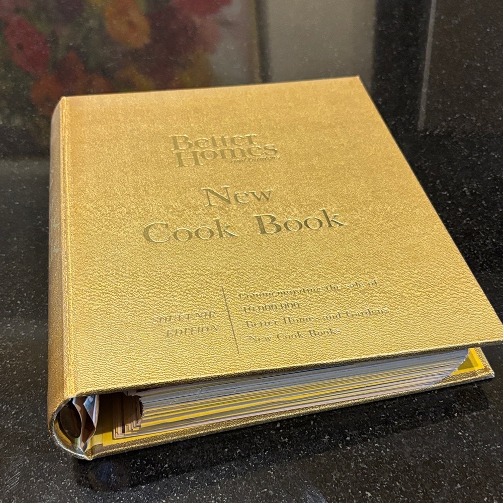 ❤️FINAL❤️Vintage 1965 Better Homes And Gardens Souvenir Gold Cook Book